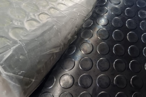 Дорожка автомобильная "пятачок" (толщ. 4 мм, шир. 1000 мм, дл. 10 м, вес 57 кг) Китай